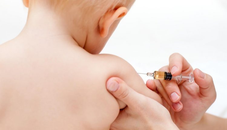 واکسن خطر ابتلا به بیماری ها را کاهش می دهد.