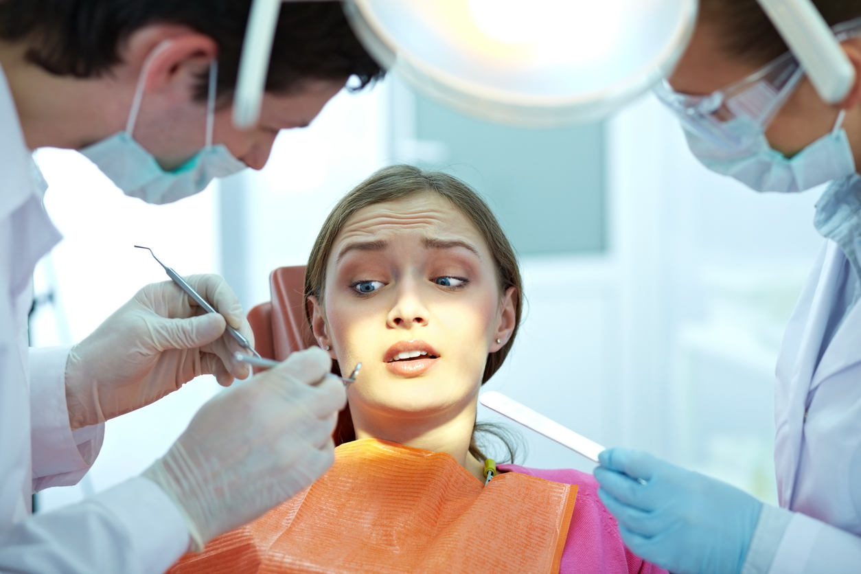 ترس زن جوان از دندانپزشکی