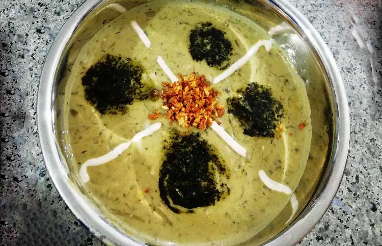 تزیین آش کشک به شکل سنتی