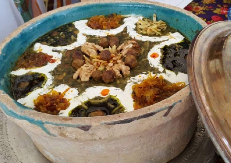 تزیین آش رشته