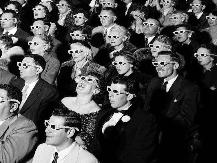 آداب معاشرت - در سینما سکوت را رعایت کنید