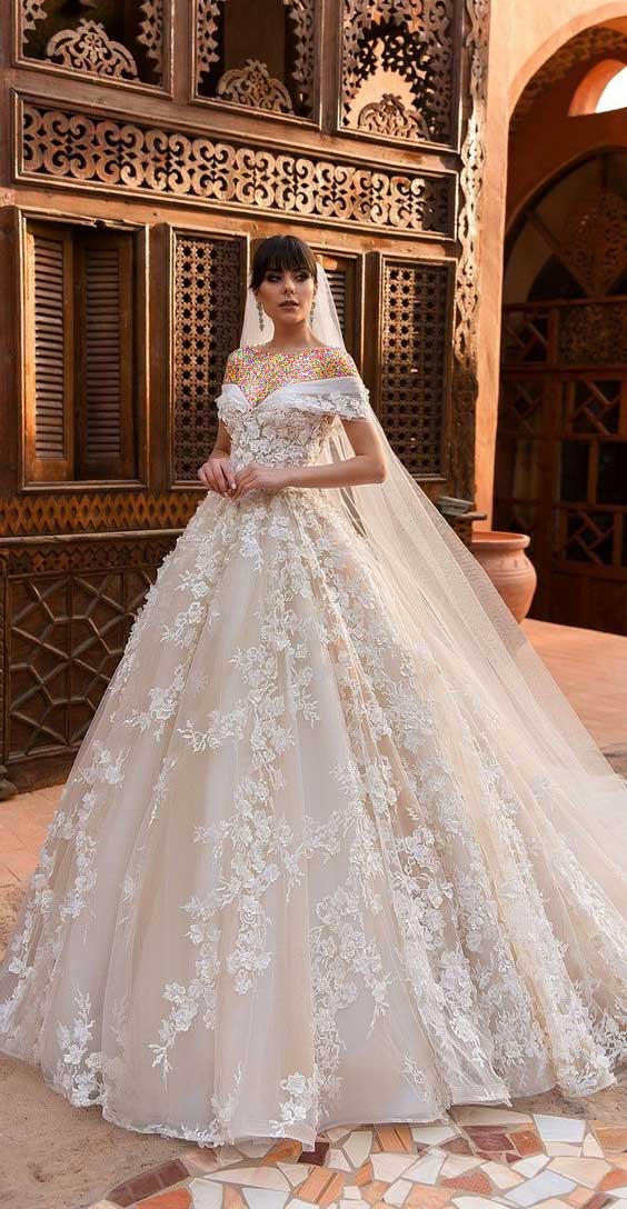 لباس عروس پرنسسی پفی گل برجسته