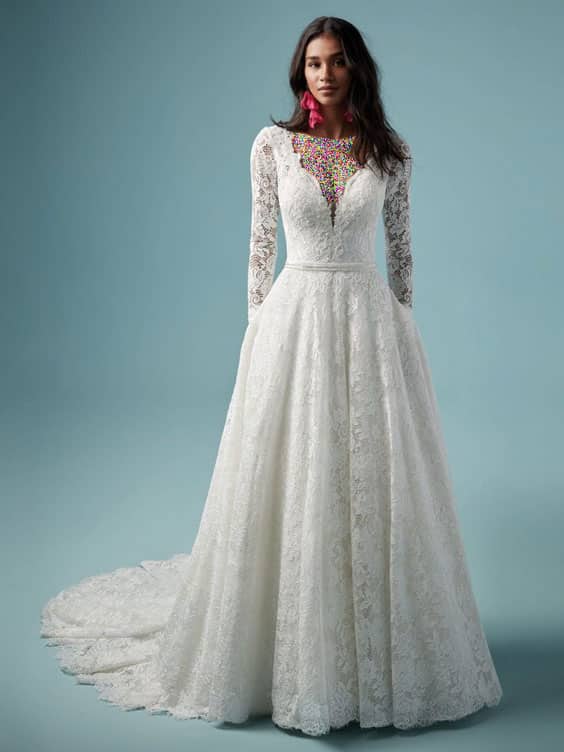  مدل لباس عروس آستین بلند گیپور دنباله دار