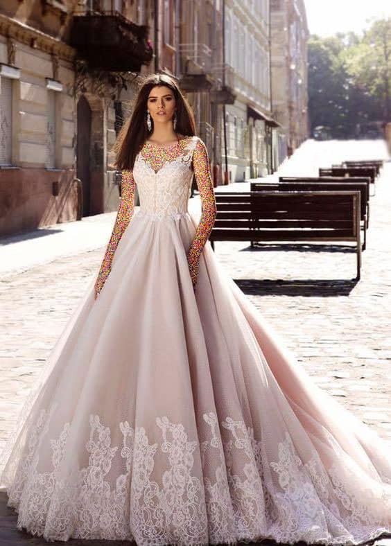 مدل لباس عروس صورتی کار شده با گیپور و دانتل