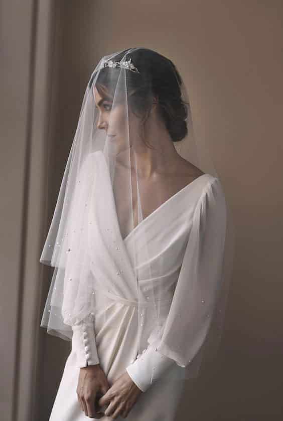 مدل لباس عروس یقه هفت آستین پفی ساده و شیک