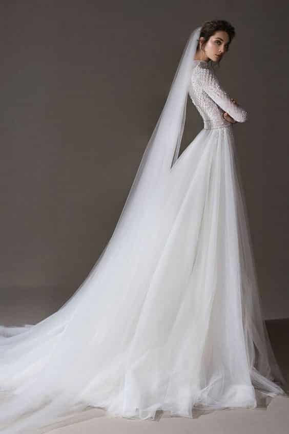 مدل لباس عروس ایرانی دنباله دار پوشیده