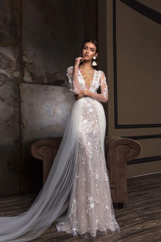مدل لباس عروس دنباله دار گل برجسته