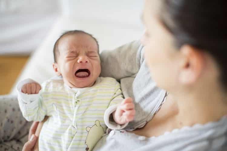 دلایل پاتولوژیکی گریه کردن نوزاد