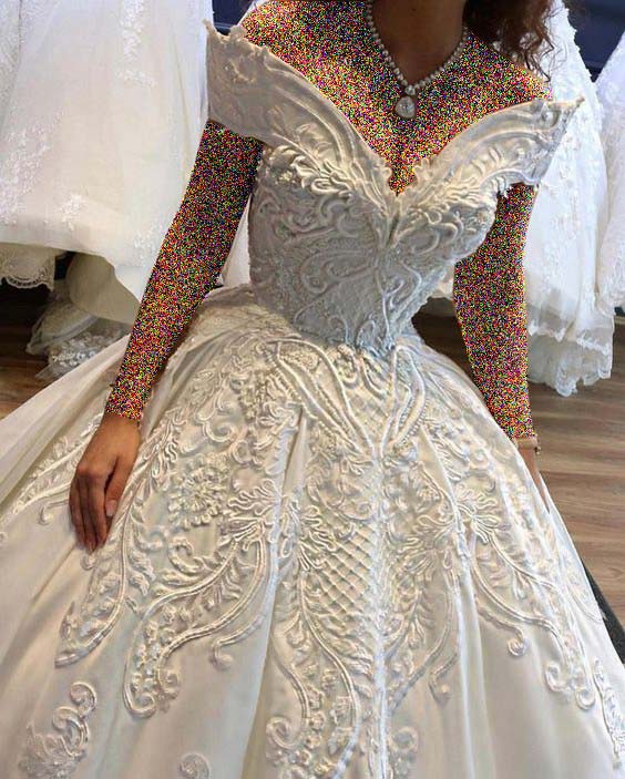 لباس عروس یقه دلبری کار شده مدل پرنسسی