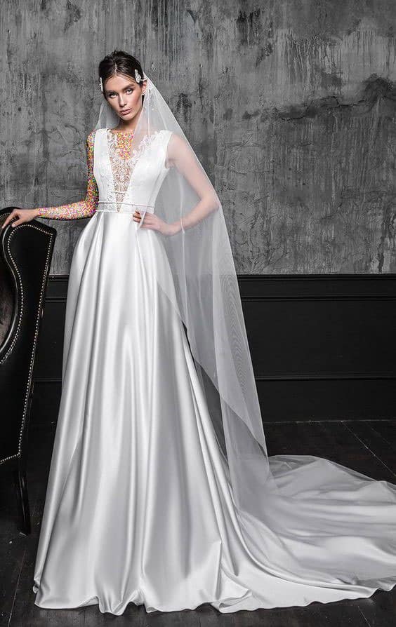 لباس عروس ساتن دنباله دار یقه هفت