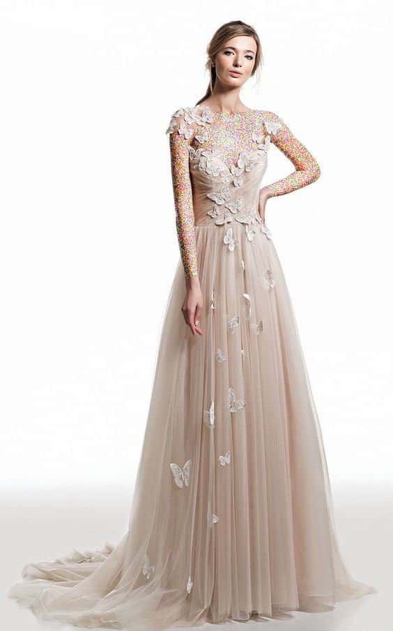 مدل لباس عروس دنباله دار گل برجسته شامپاینی