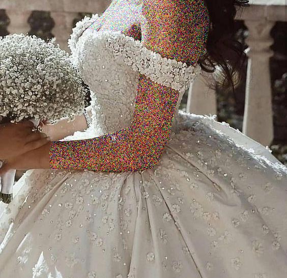 لباس عروس یقه دلبری گل برجسته