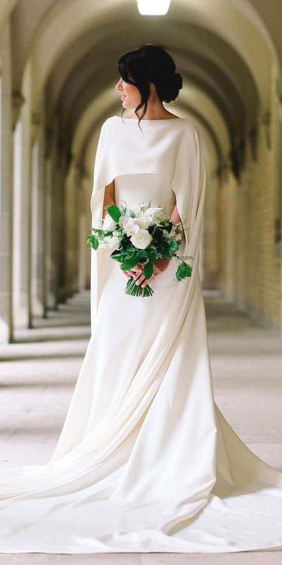 مدل لباس عروس پوشیده شنل دار