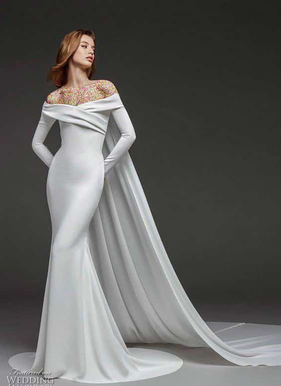 مدل لباس عروس دنباله دار یقه قایقی ساده