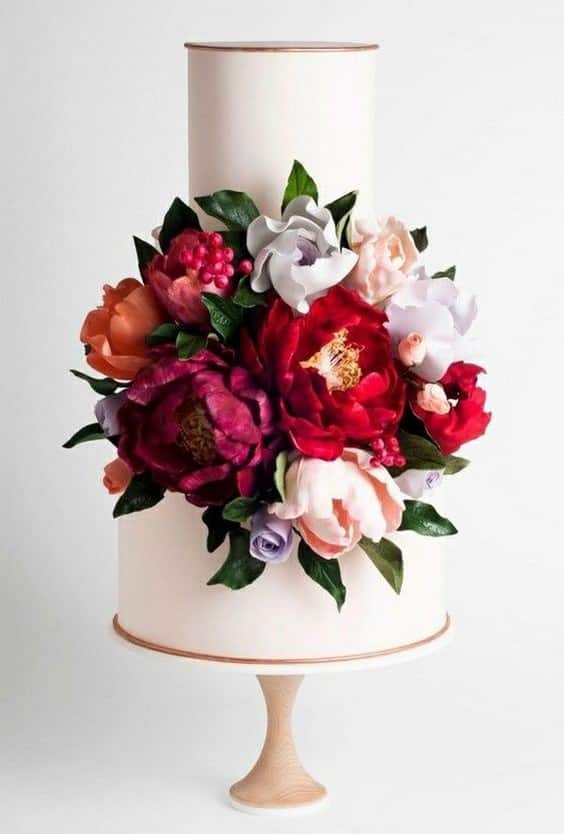 مدل کیک عروسی سه طبقه با گل شکری رنگی