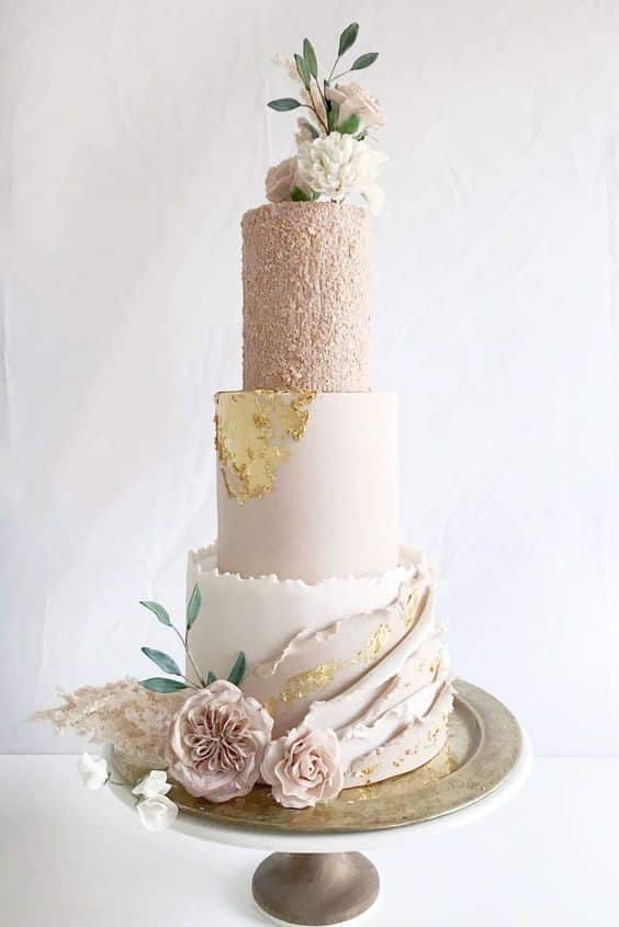 مدل کیک عروسی سه طبقه صورتی 