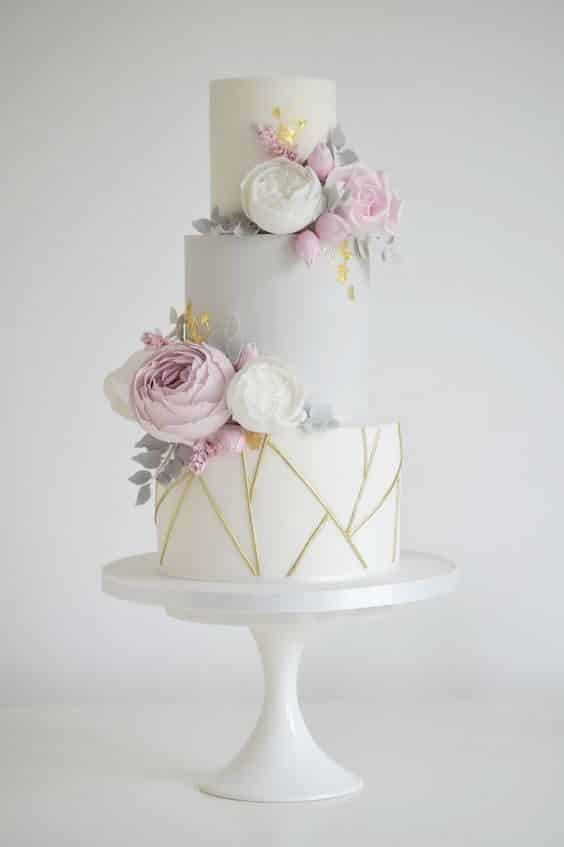مدل کیک عروسی سه طبقه آبی و سفید شیک