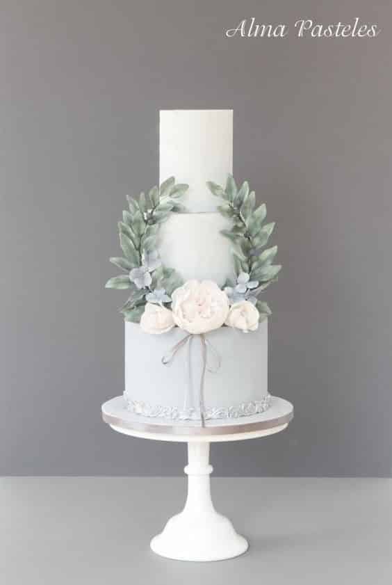 مدل کیک عروسی سه طبقه آبی و سفید