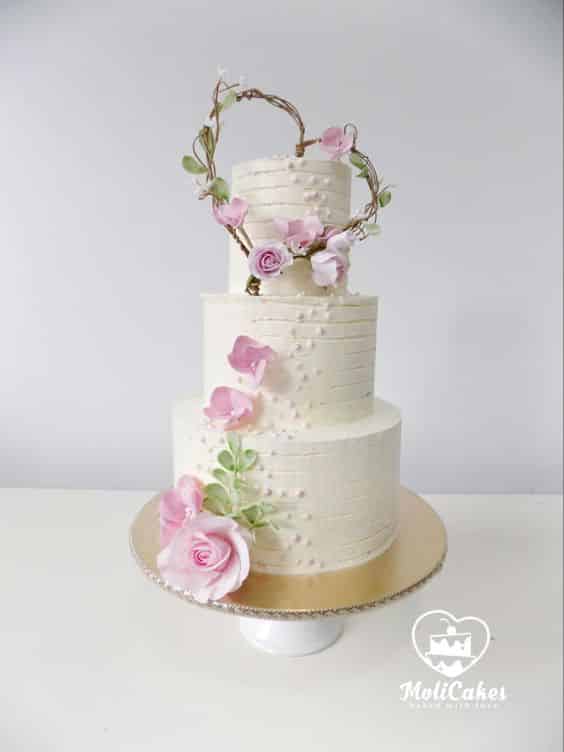 مدل کیک عروسی سه طبقه خامه ای 
