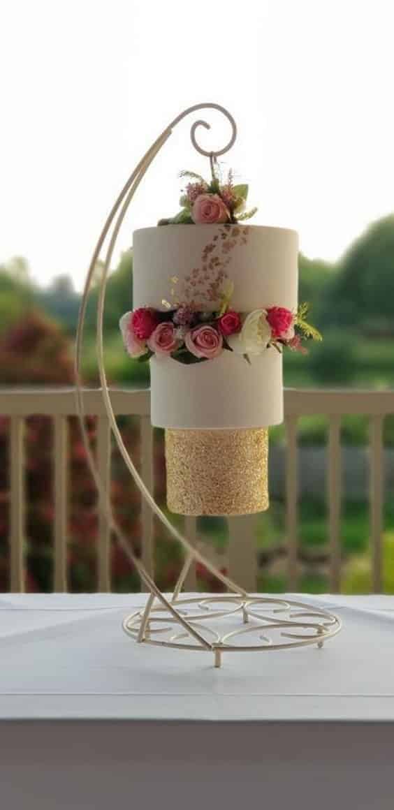 مدل کیک عروسی سه طبقه ضدجاذبه