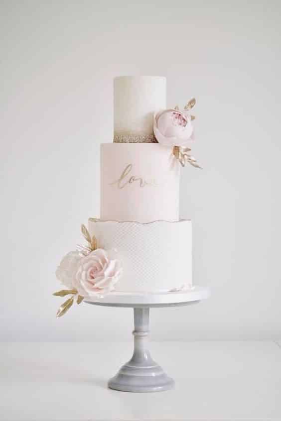 مدل کیک عروسی سه طبقه صورتی و سفید