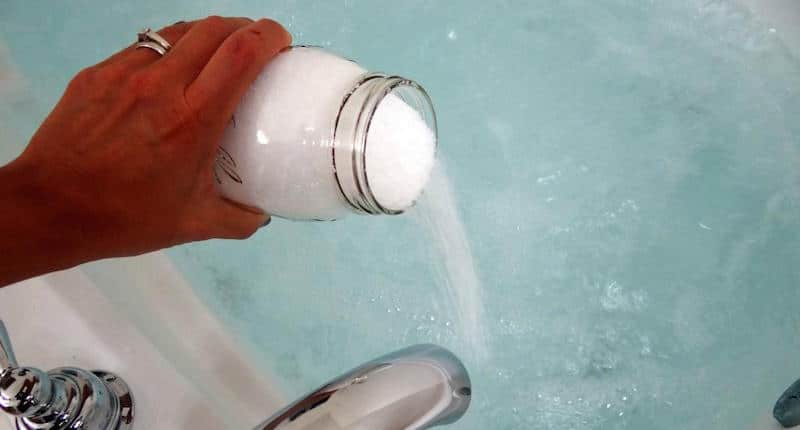 حمام نمک، یک درمان طبیعی برای درد مفاصل