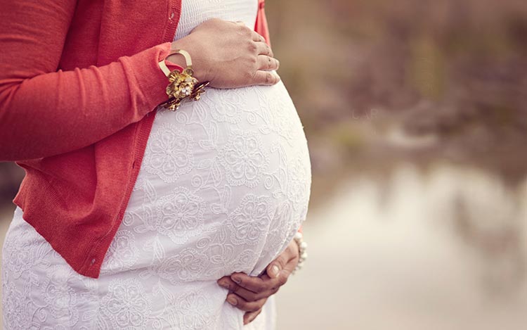حکم شرعی روزه گرفتن زن باردار