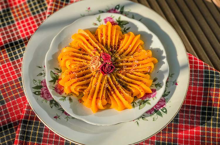 طرز تهیه حلوای هویج خوشمزه و نارنجی