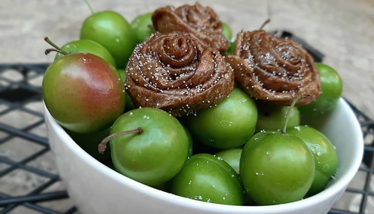 طرز تهیه لواشک گوجه سبز ترش و خانگی با تصویر در فر و بدون فر