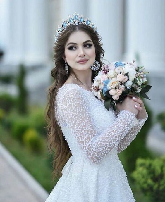 مدل موی عروس بلند با تاج ملکه ای
