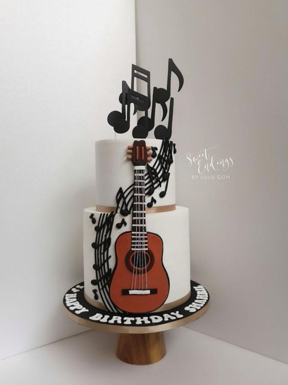 عکس کیک تولد پسرانه با تم موسیقی