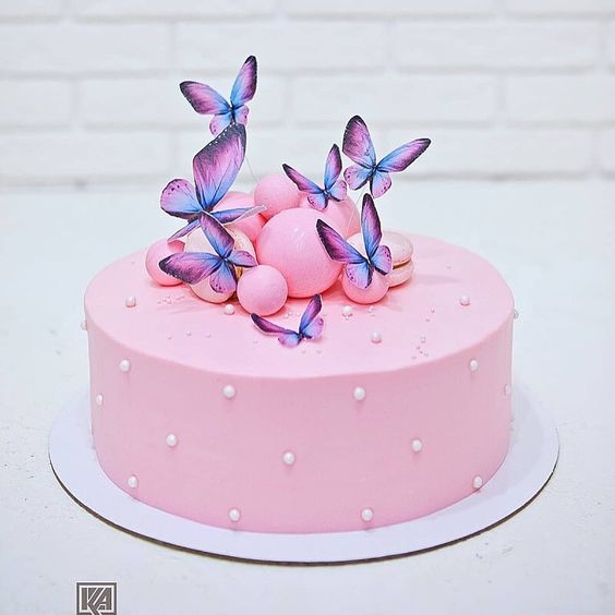 عکس کیک تولد شیک دخترانه با مروارید و پروانه