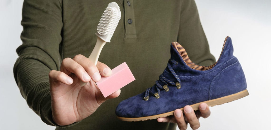 ترفندهای تمیز کردن کفش نبوک