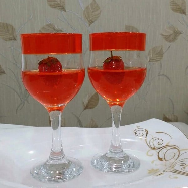 ژله میان تهی در جام