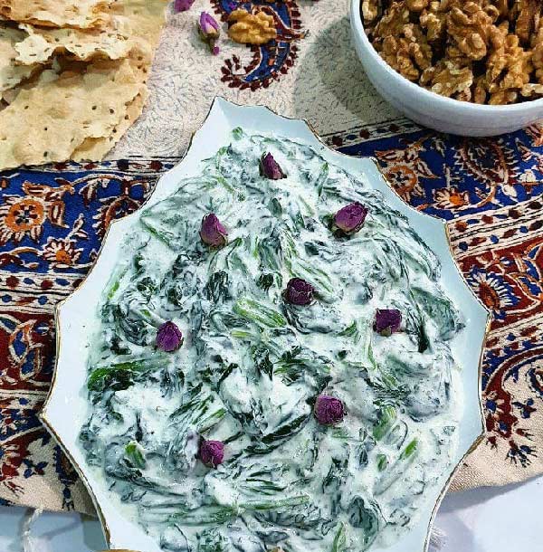 خوردن بورانی اسفناج با ماست