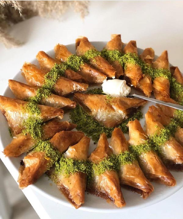 باقلوا ترکی با خمیر یوفکا مثلثی
