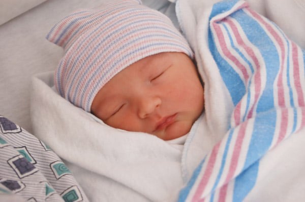 عکس نوزاد تازه متولد شده در بیمارستان ناز